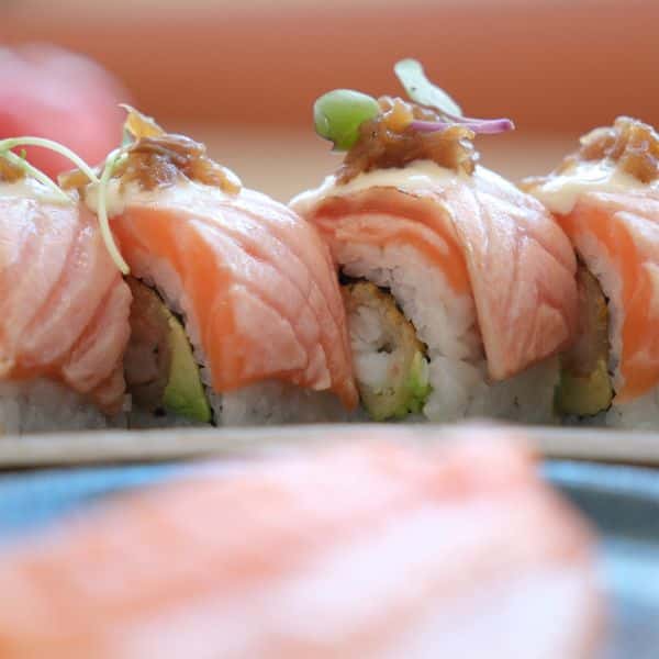 Sushi de salmó